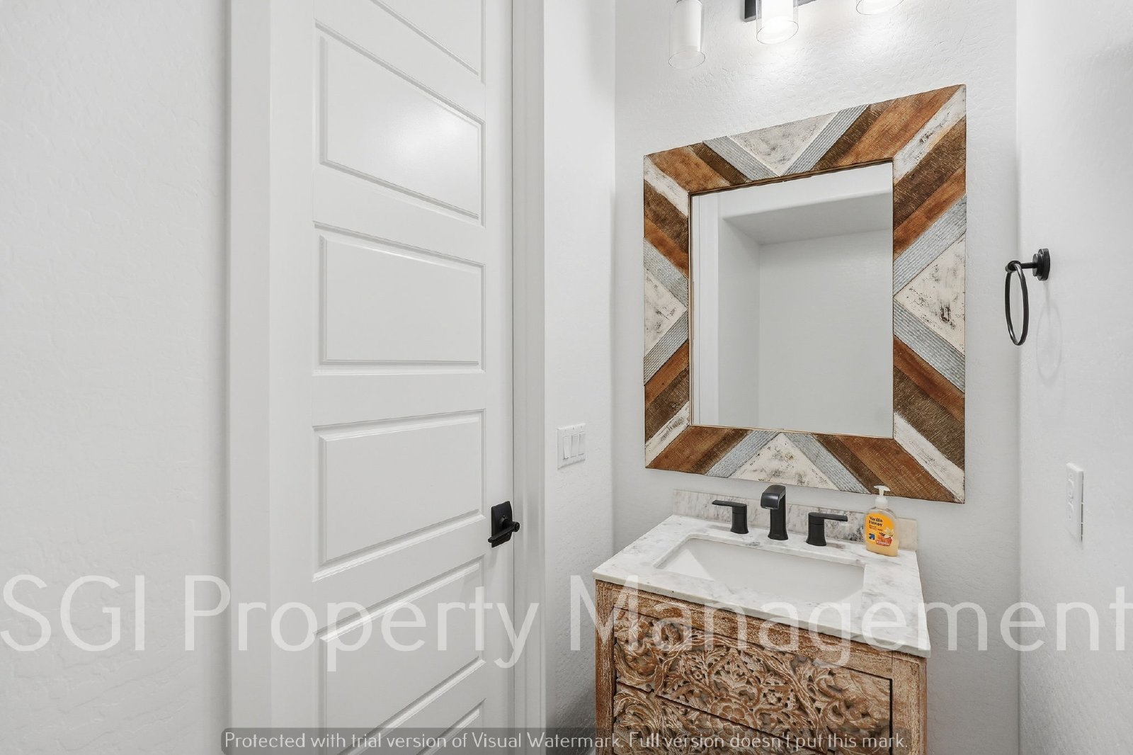 5 Bedroom Luxury Home in a gated community property image