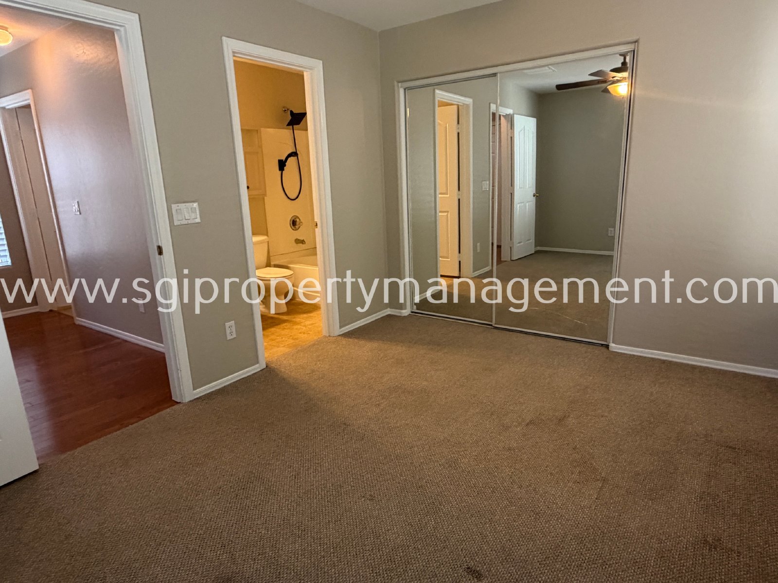 BEAUTIFUL 3 BEDROOM TOWNHOUSE AND COMMUNITY POOL! property image