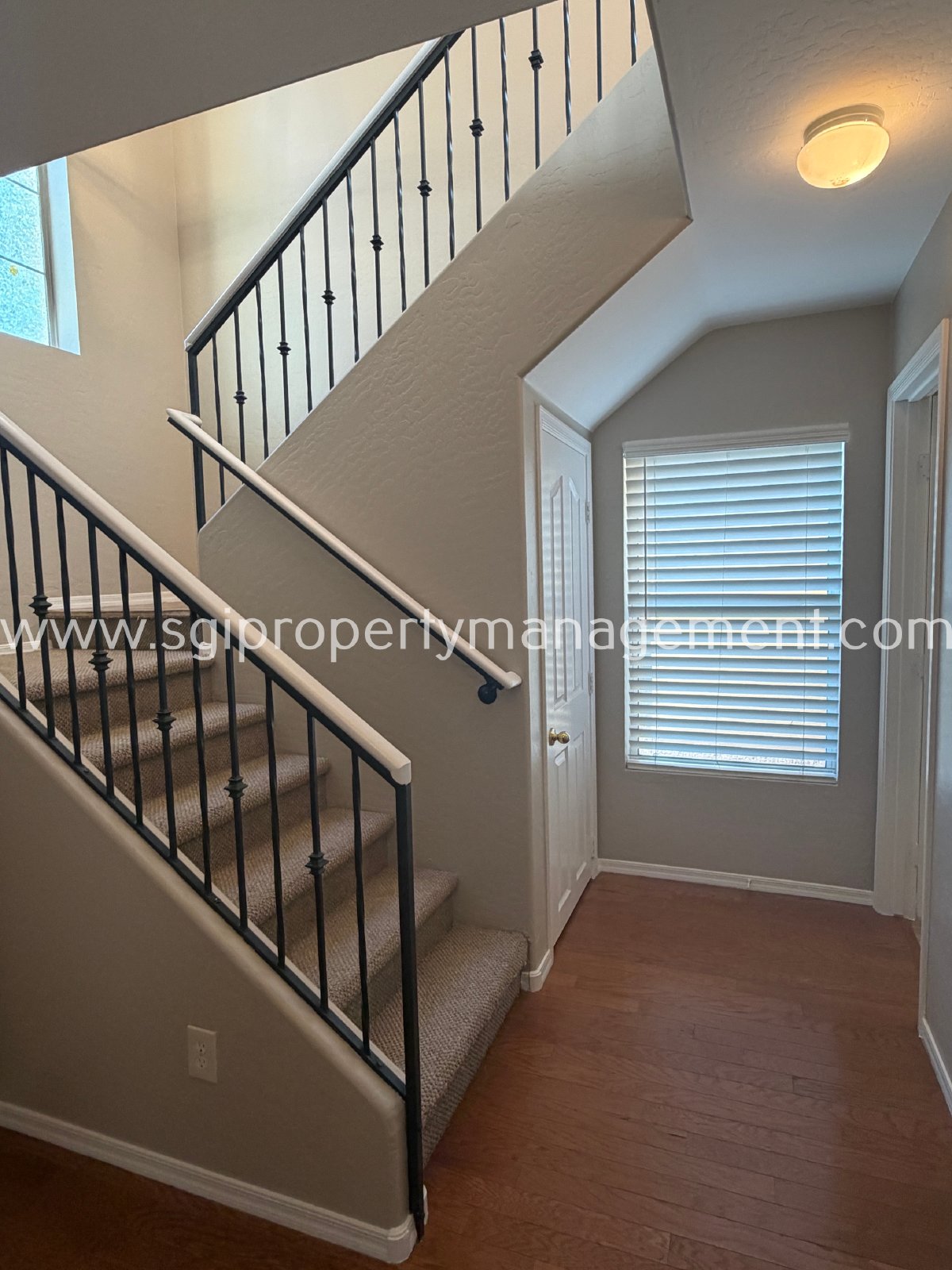 BEAUTIFUL 3 BEDROOM TOWNHOUSE AND COMMUNITY POOL! property image