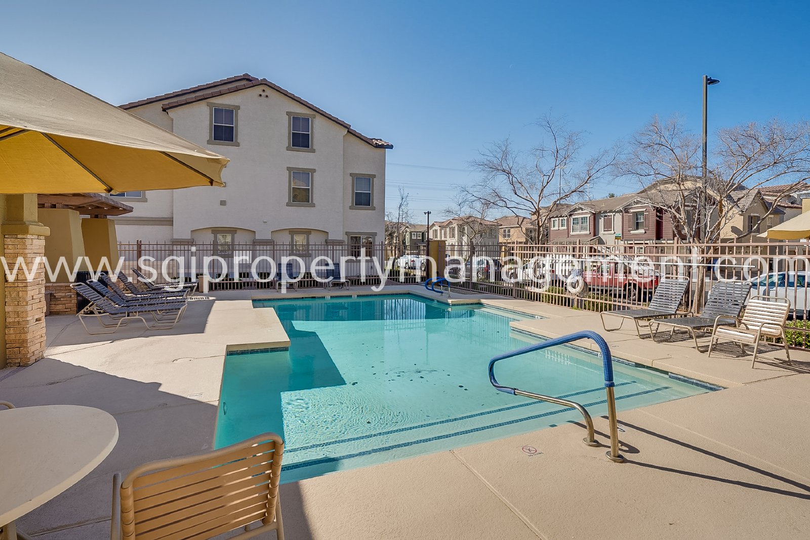 BEAUTIFUL 3 BEDROOM TOWNHOUSE AND COMMUNITY POOL! property image