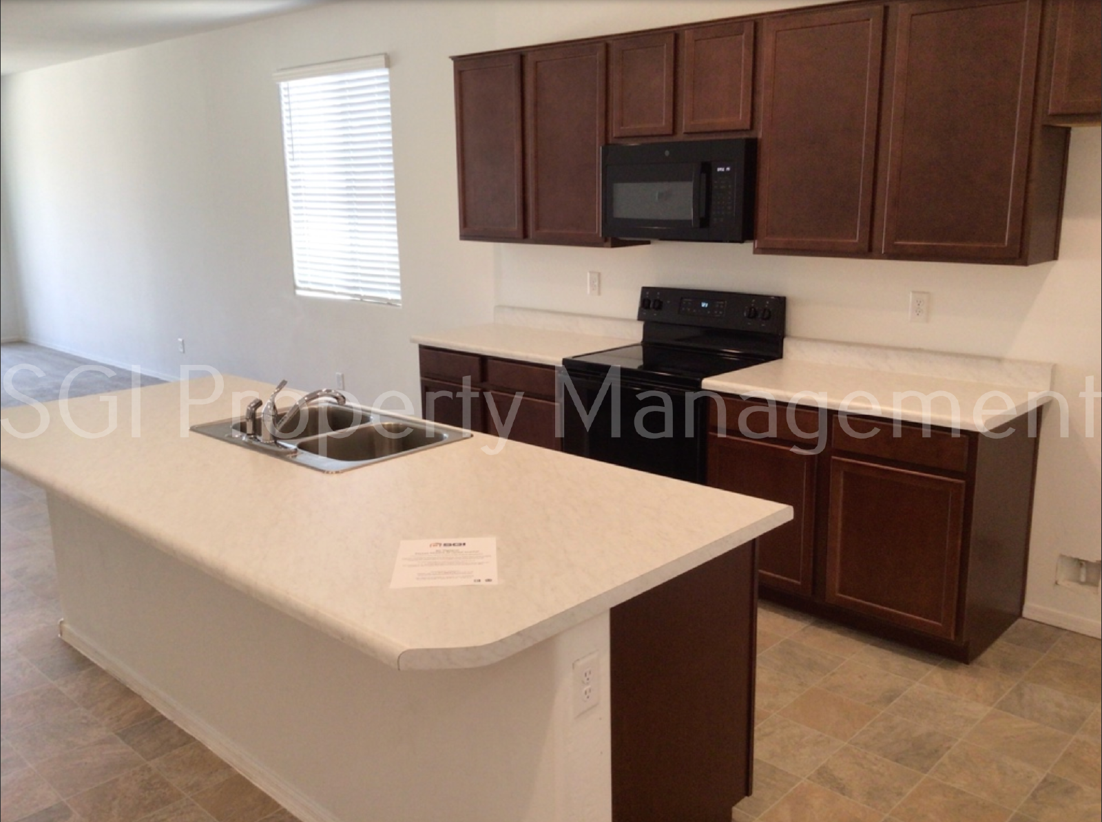 FANTASTIC 5 BR CASA GRANDE HOME WITH OVER 2,000 SQ FT! property image