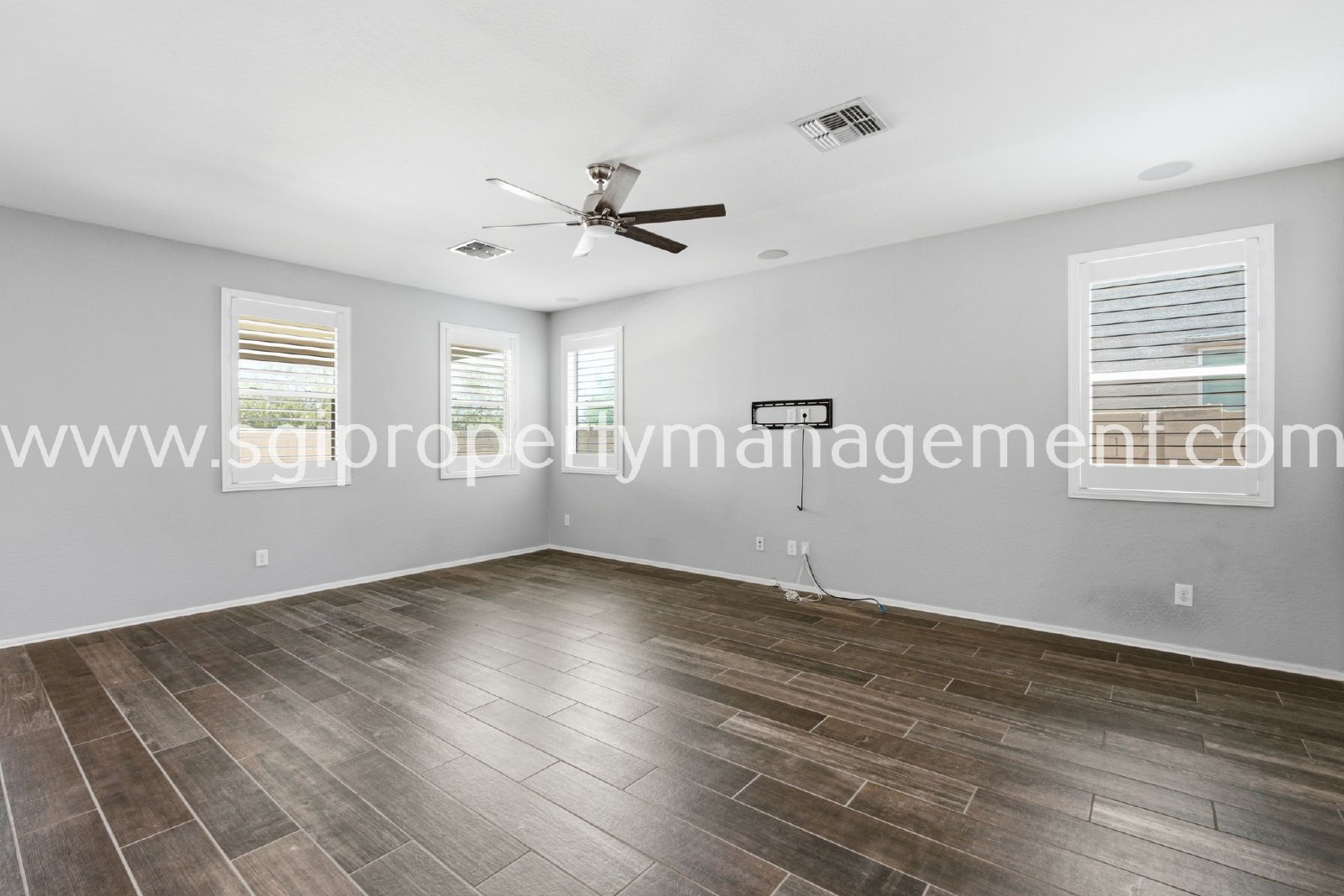Beautiful 5 bedroom in Surprise property image