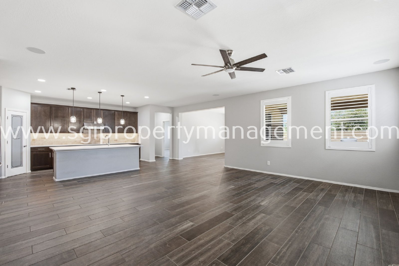 Beautiful 5 bedroom in Surprise property image