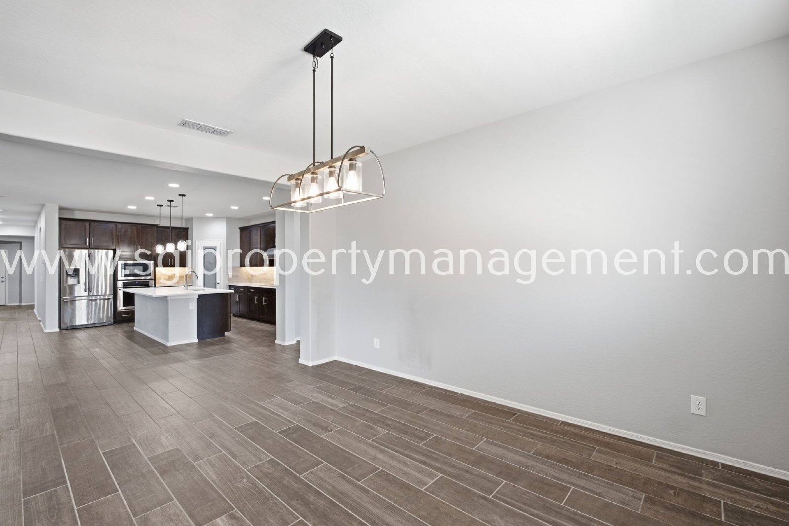 Beautiful 5 bedroom in Surprise property image