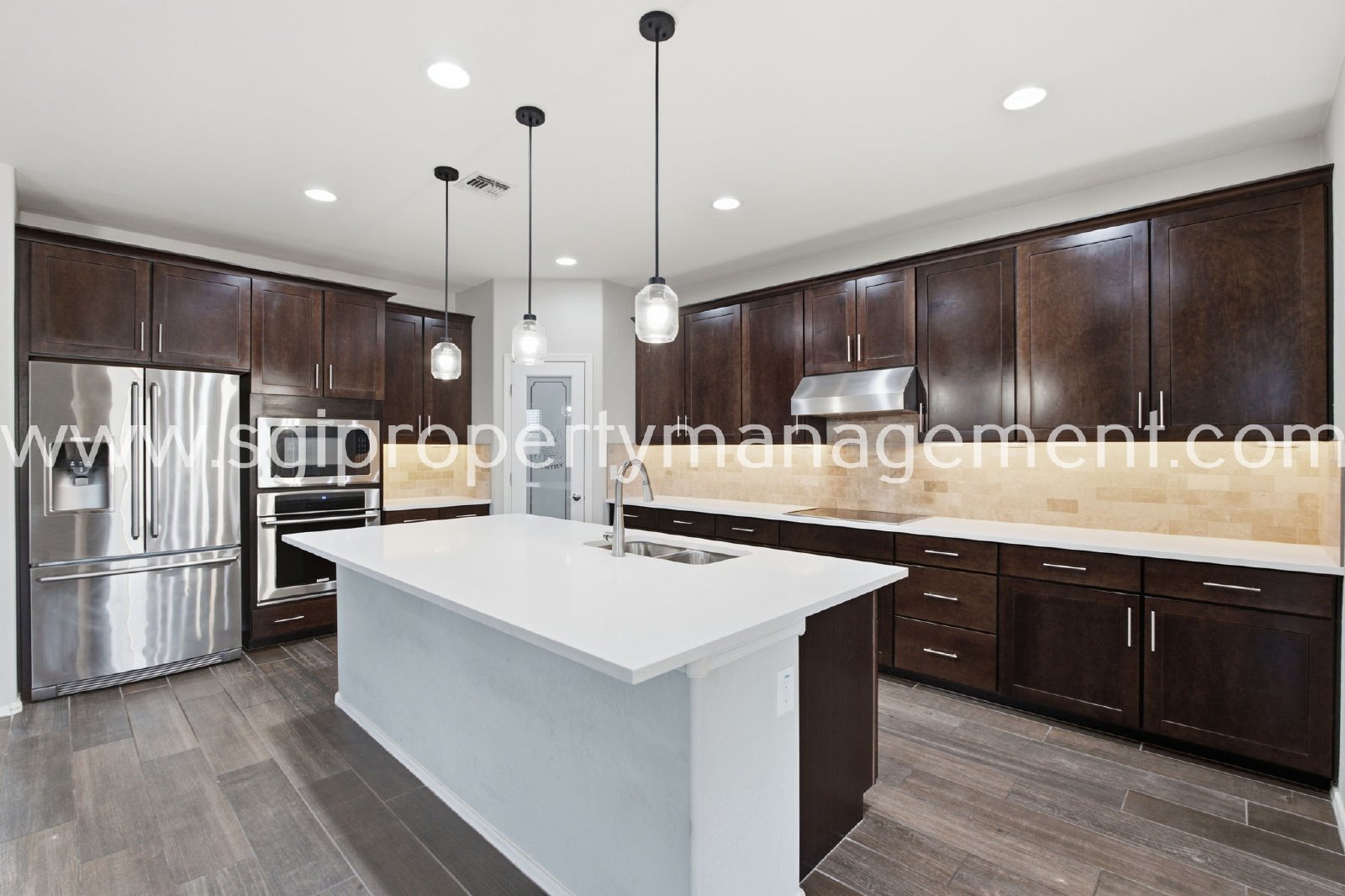 Beautiful 5 bedroom in Surprise property image