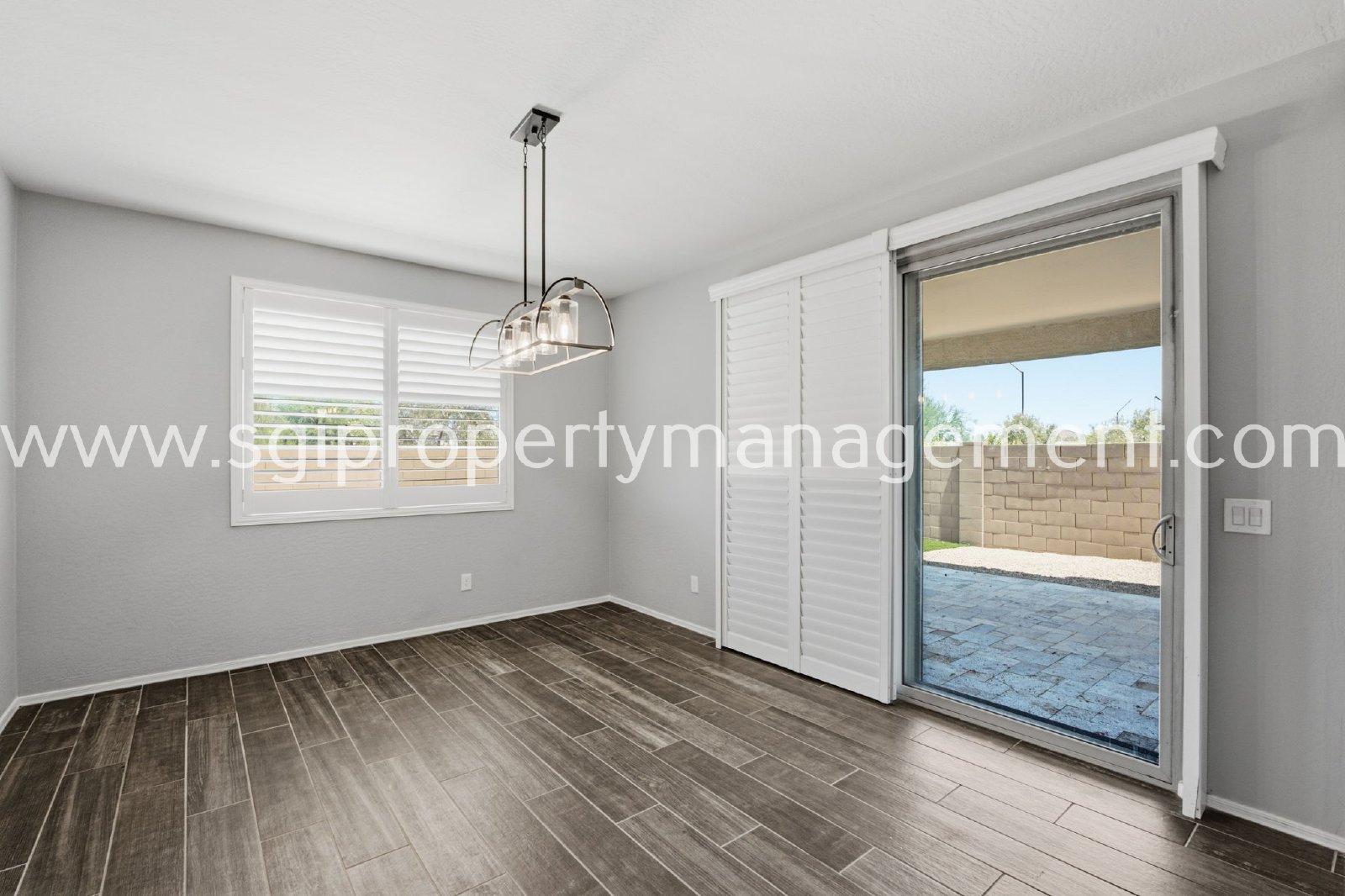 Beautiful 5 bedroom in Surprise property image