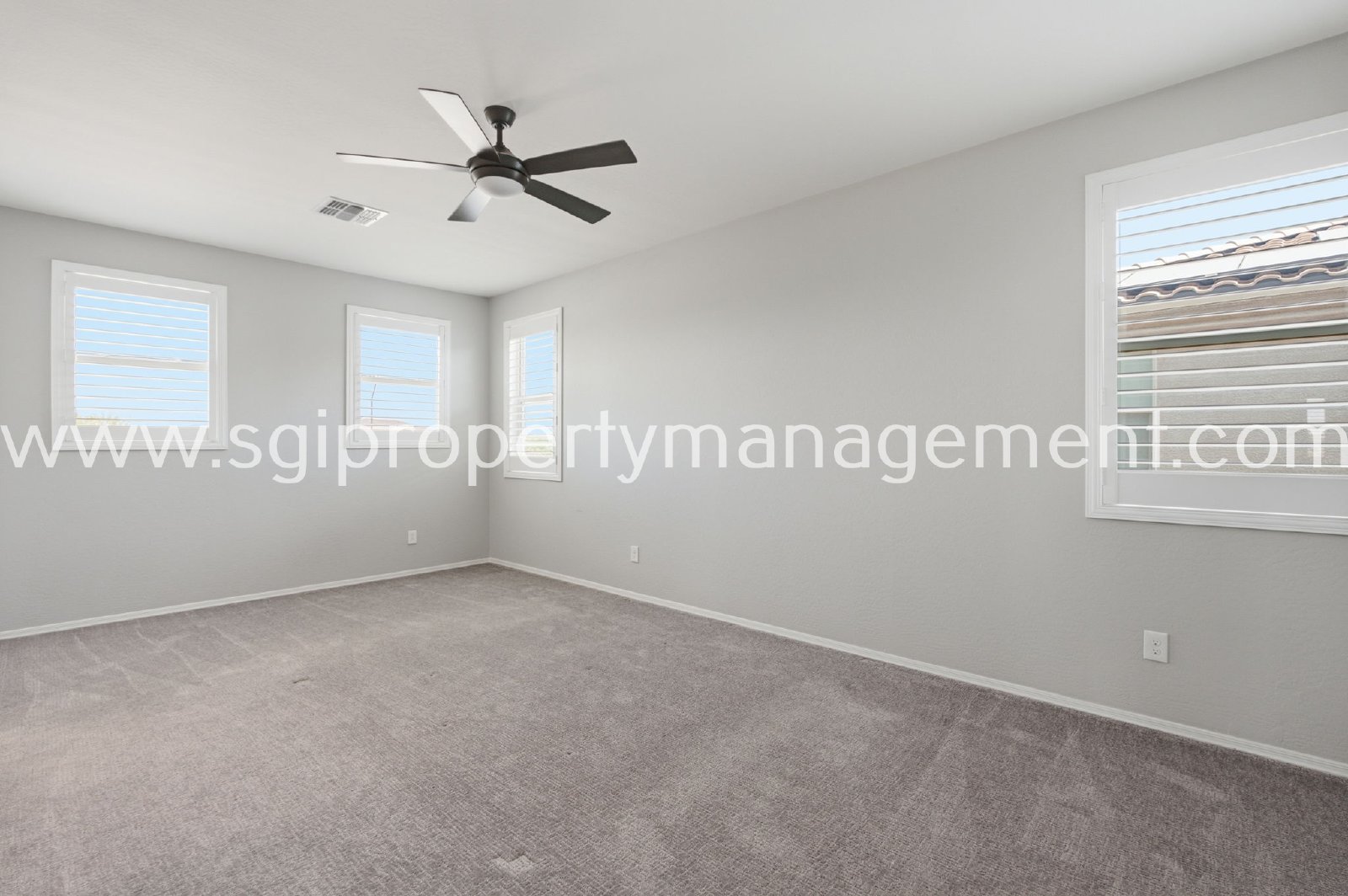 Beautiful 5 bedroom in Surprise property image