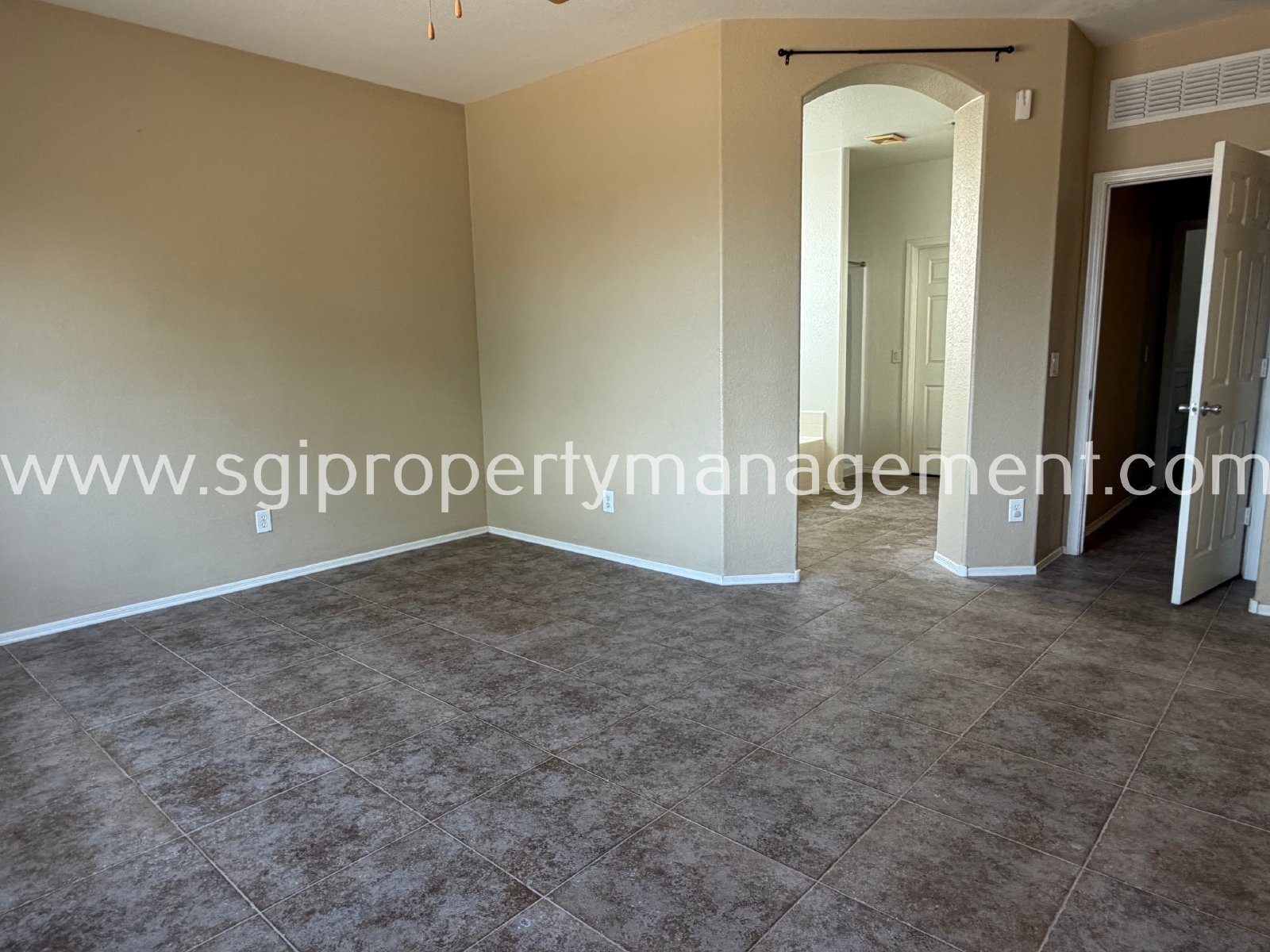 BEAUITFUL 4 BEDROOM RENTAL HOME! property image