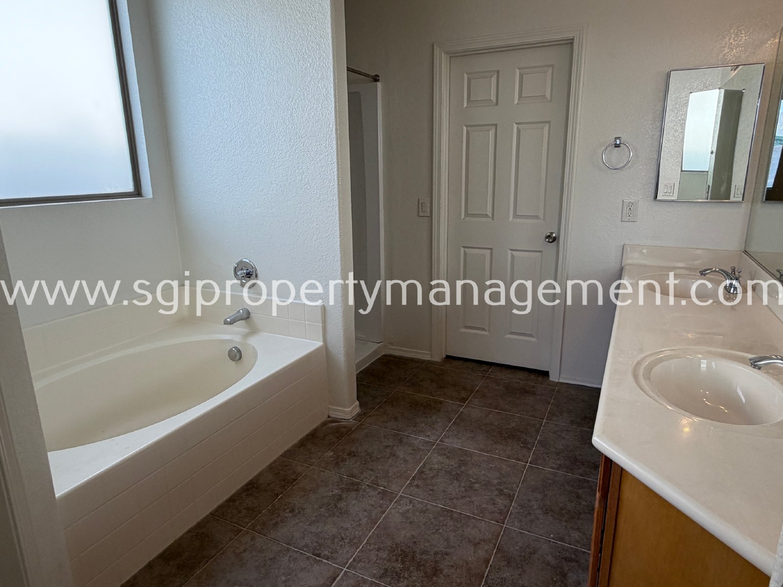BEAUITFUL 4 BEDROOM RENTAL HOME! property image