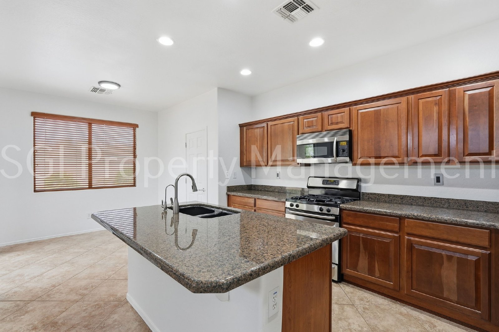 BEAUTIFUL ANTHEM HOME WITH PRIVATE POOL!! property image