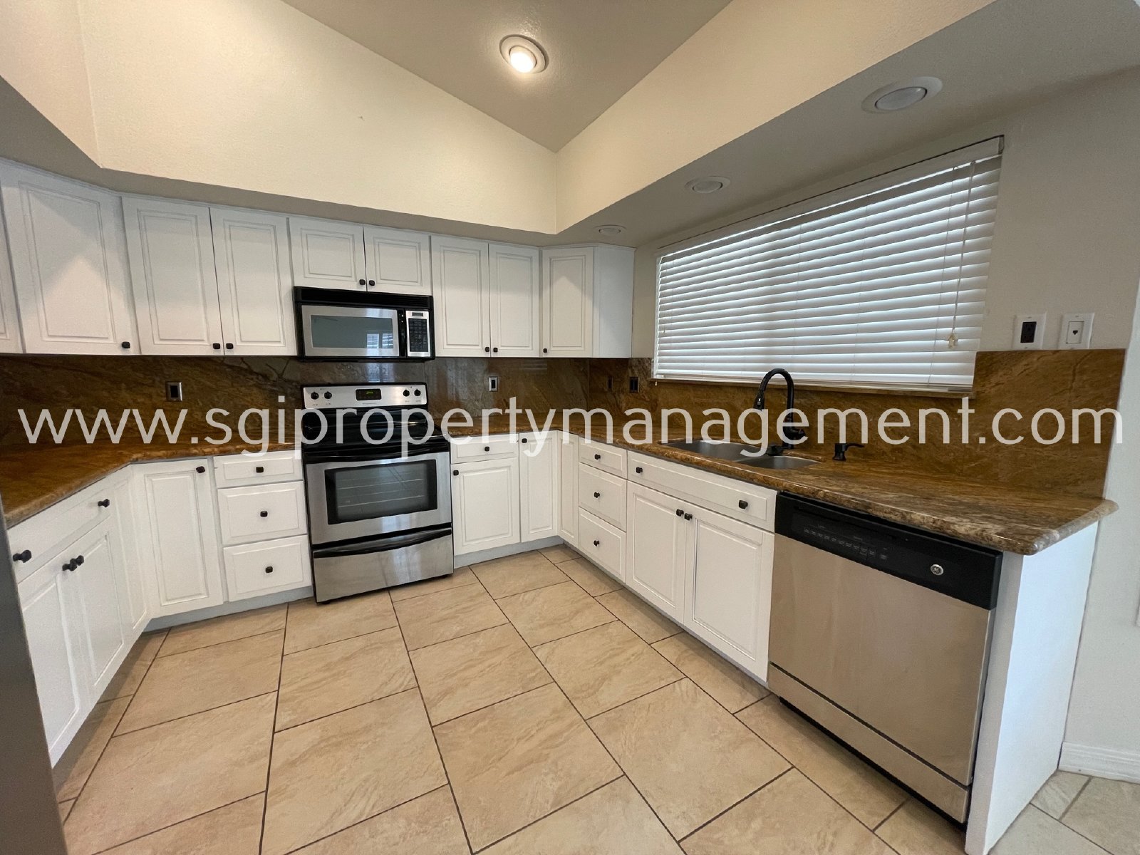 Ahwatukee Beauty in Mountain Ranch! property image