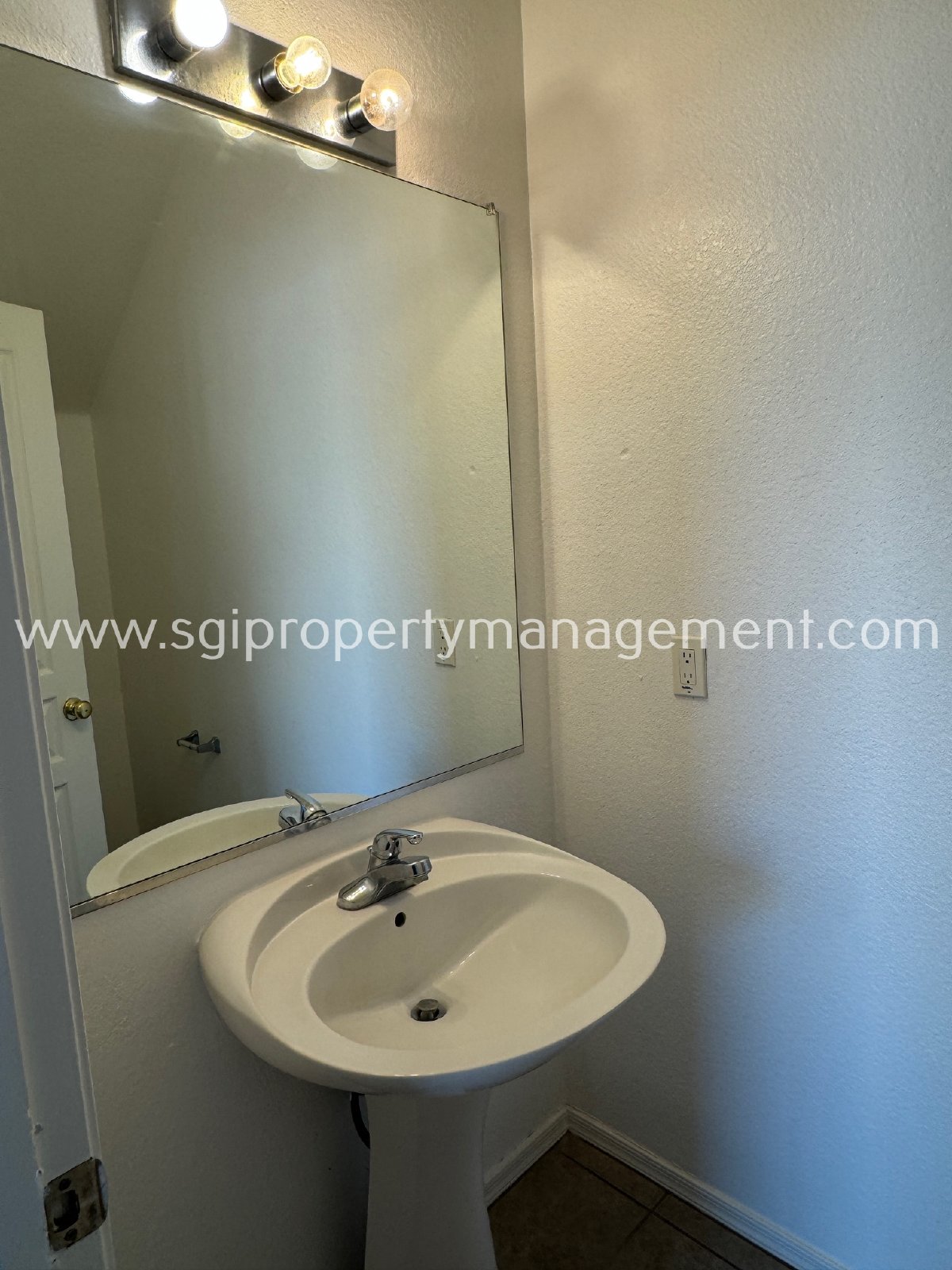 4 bedroom 2.5 bath in Coldwater Springs. property image
